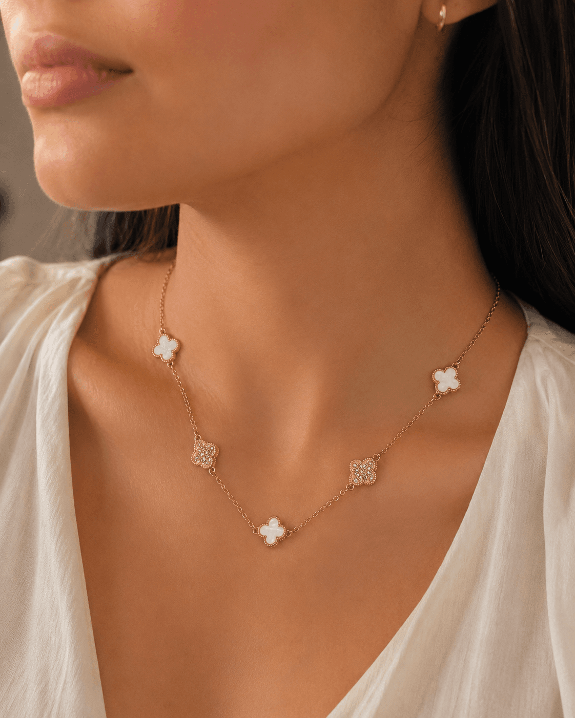 Cadena ajustable trébol blanco y dorado