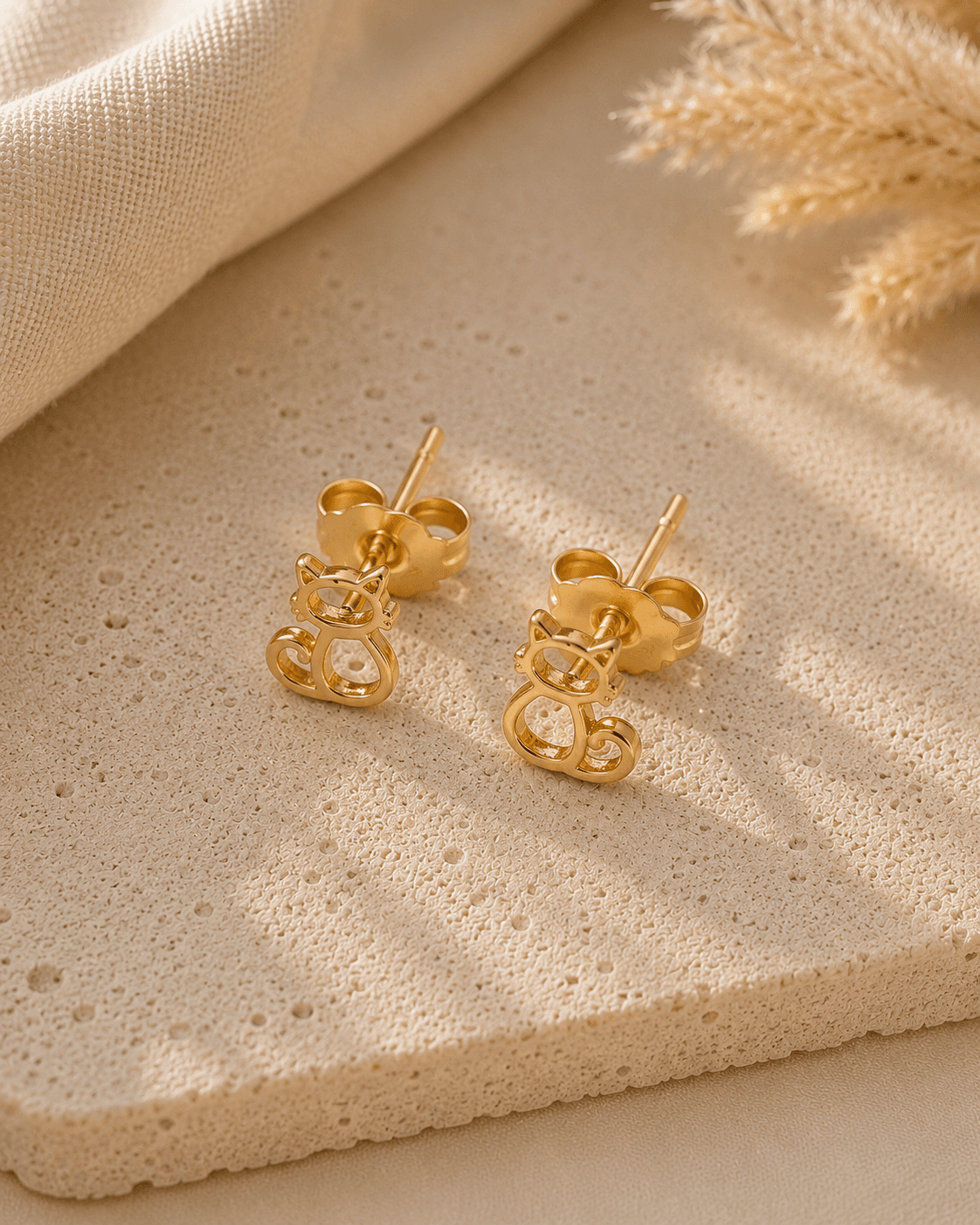 Aretes gato mini 6 mm x 4 mm